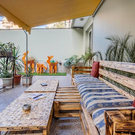 Hostel Nena Semi Тирана Экстерьер фото