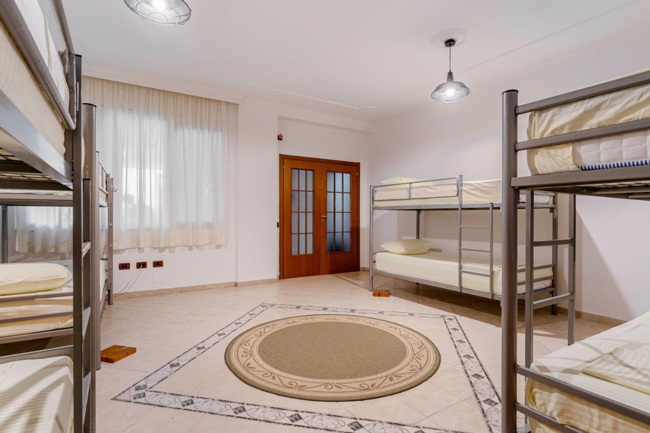 Hostel Nena Semi Тирана Экстерьер фото