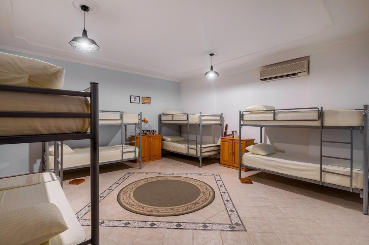 Hostel Nena Semi Тирана Экстерьер фото