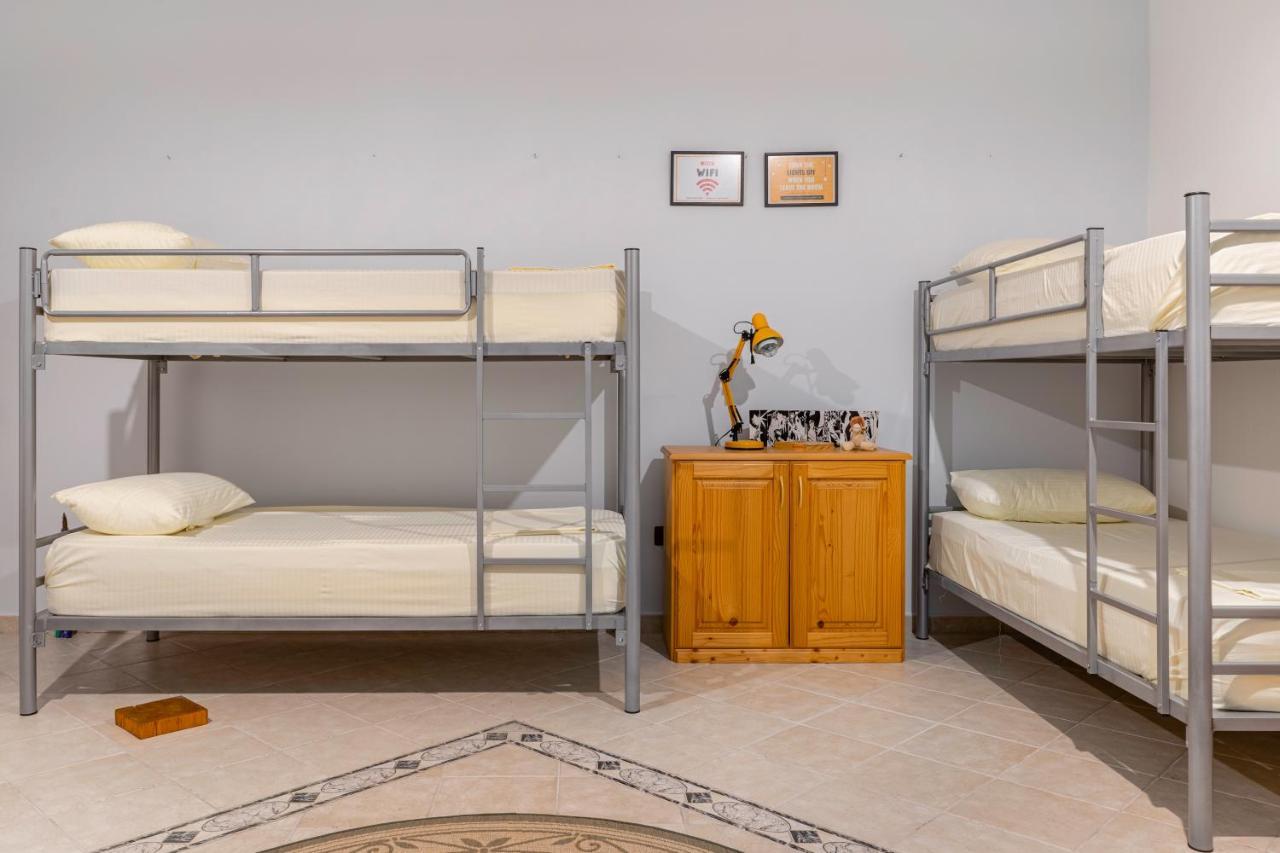 Hostel Nena Semi Тирана Экстерьер фото
