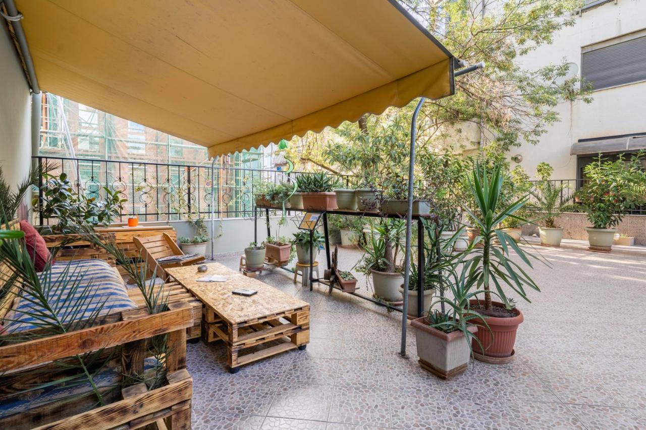 Hostel Nena Semi Тирана Экстерьер фото